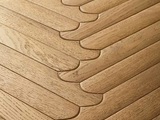 Czy drewniana podłoga może być zaskakująca? Tak, jeśli zostanie zaprojektowana przez designerkę tej miary, co Patricia Urquiola przy wsparciu takiej marki, jak Listone Giordano.